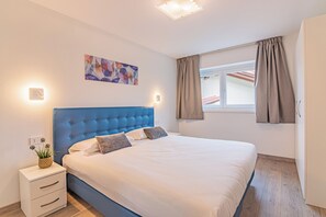 2 Schlafzimmer, Zimmersafe, Schreibtisch, Reisekinderbett