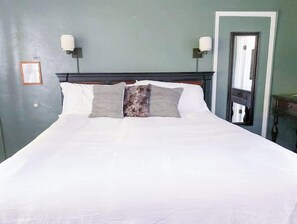 1 habitación, tabla de planchar con plancha, wifi y ropa de cama