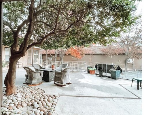 #2 - Vintage 1930’s Hotel Apt - on Downtown Strip

