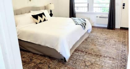 #11 Vintage Downtown Apt - Historic Mainstreet