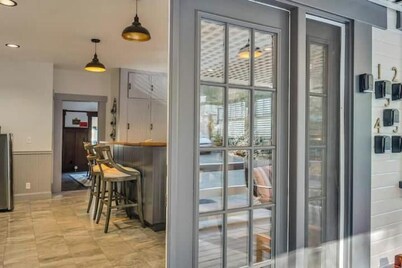 Luxury Retreat with 5 King Suites Near Napa Valley Wineries & Downtown Calistoga