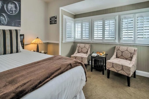 1 habitación, tabla de planchar con plancha, wifi gratis y ropa de cama