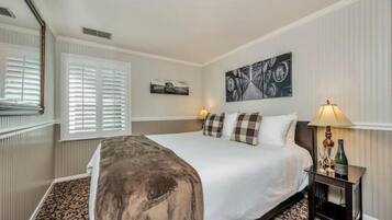 8 bedrooms, free WiFi, bed sheets