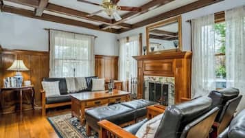 Smart TV, fireplace, DVD player, books