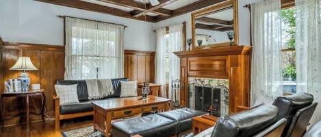 Smart TV, fireplace, DVD player, books