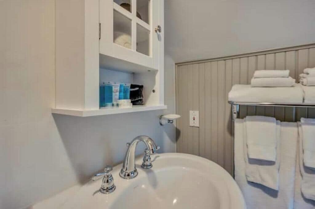 Doccia, asciugacapelli, asciugamani, sapone