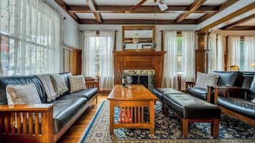 Smart TV, fireplace, DVD player, books