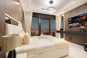 Tabla de planchar con plancha, wifi y ropa de cama 