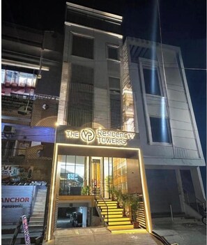 Vista frontal de la propiedad