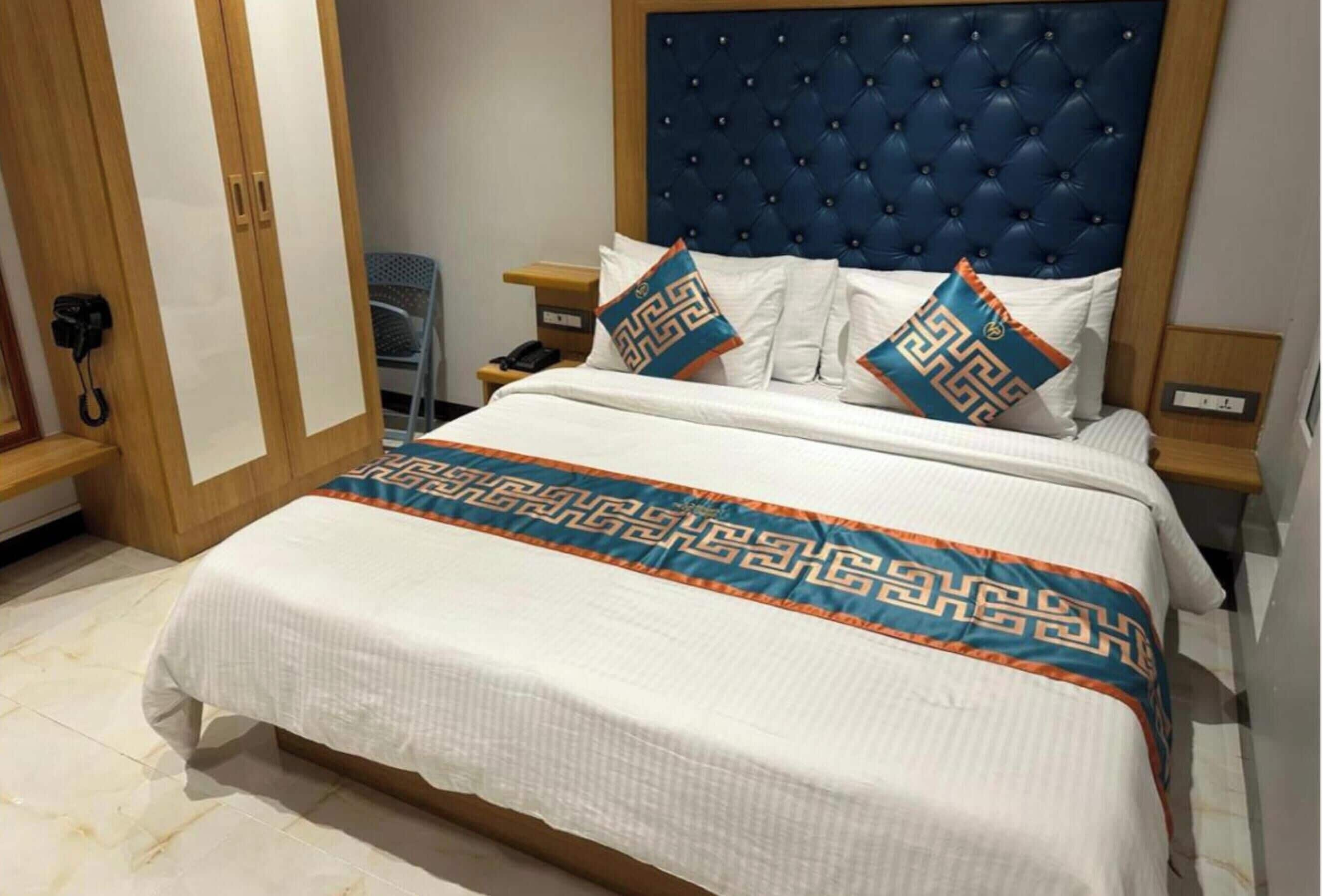 Habitación ejecutiva | Escritorio, wifi gratis y ropa de cama 