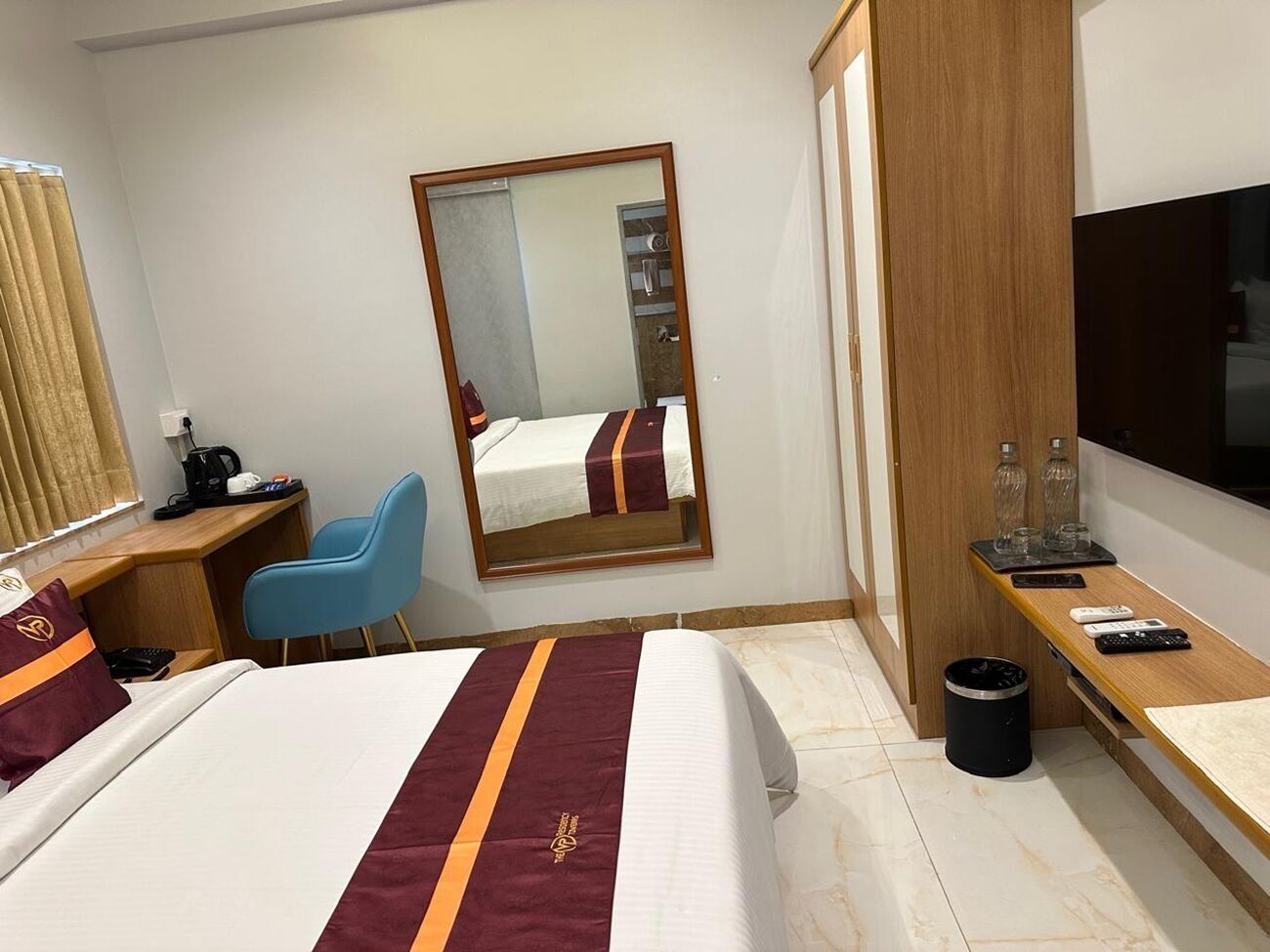 مكتب وواي فاي مجانًا وملاءات أسرّة