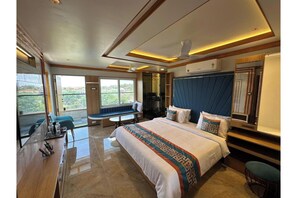 Familien-Suite | Schreibtisch, kostenloses WLAN, Bettwäsche