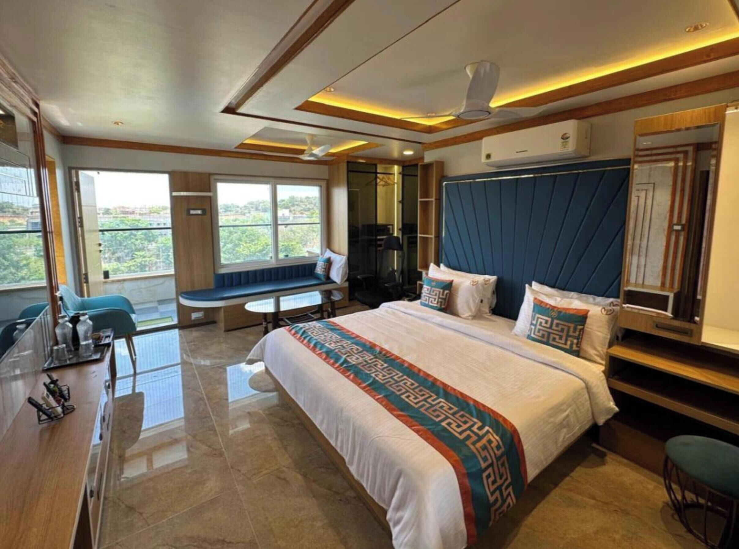 Suite familiar | Escritorio, wifi gratis y ropa de cama 