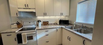 Private suite steps away from the ferry and some of Powell River's best dining.