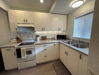 Private suite steps away from the ferry and some of Powell River's best dining.