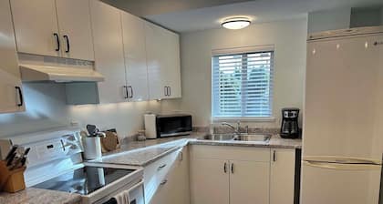 Private suite steps away from the ferry and some of Powell River's best dining.