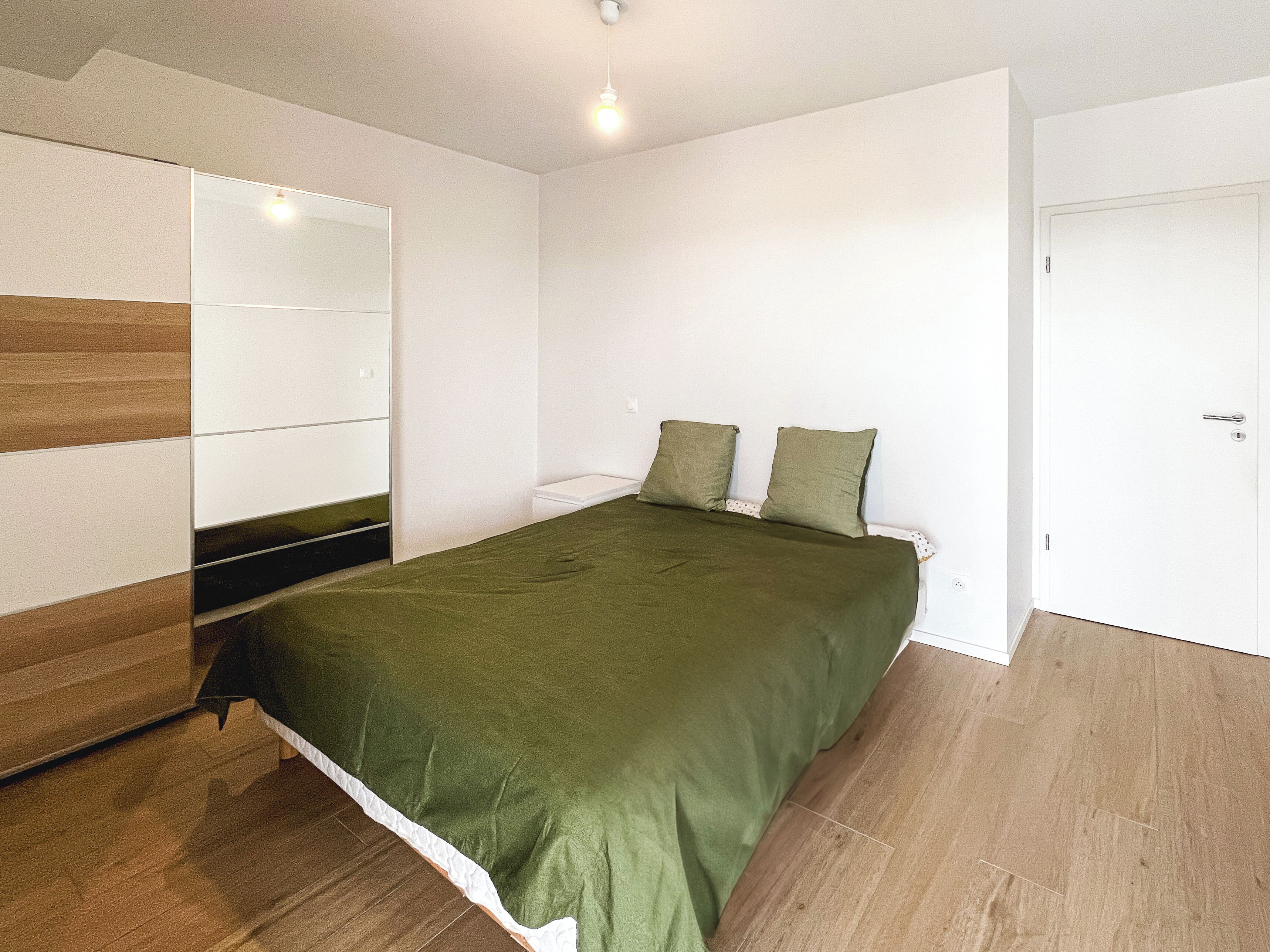 Grande chambre avec lit 160 x 200