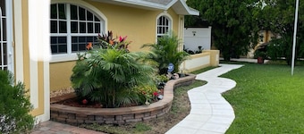 Charming 2-bedroom in Sebring with AC and Wi-Fi, with serene country atmosphere