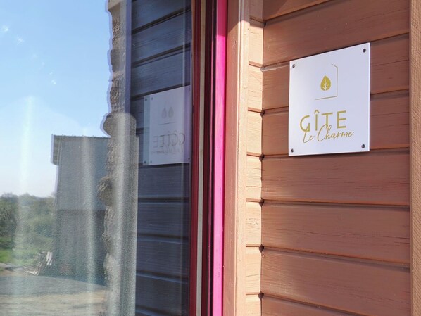 تفاصيل الفندق من الخارج