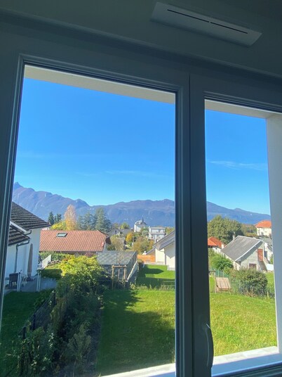 New villa 3 bedrooms, 3 bathrooms, lake view, private parking 