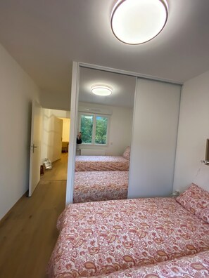 3 bedrooms, iron/ironing board, WiFi - New villa 3 bedrooms, 3 bathrooms, lake view, private parking  (Mouxy)