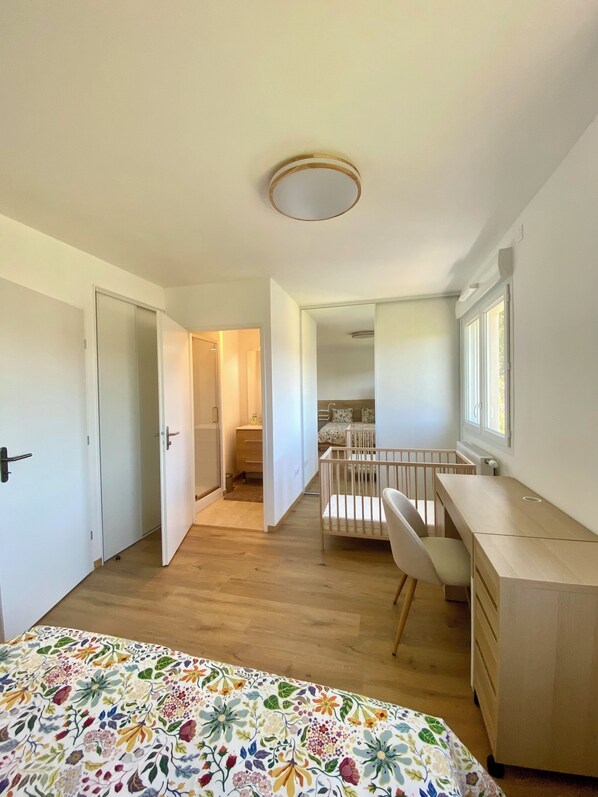 3 bedrooms, iron/ironing board, WiFi
