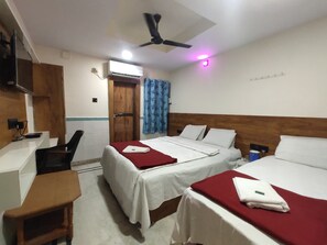 Deluxe Double Room - hotel yogeshwar (Mahesana)