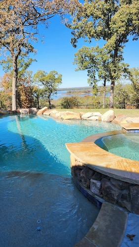 Come enjoy the breathtaking views from the High Country Retreat