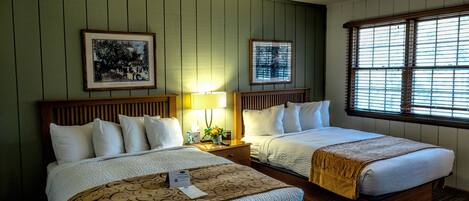 4 quartos, escrivaninha, ferros/tábuas de passar roupa