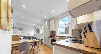 Modern Spacious 1 Bed Flat near Richmond Park and River Thames