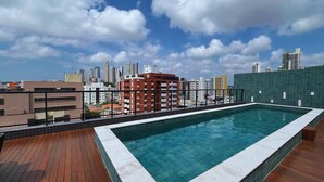 A rooftop pool with a city skyline in the background. - Flat Oceânica Deluxe - By Almare (João Pessoa)