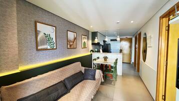 Apartment | Wohnbereich | Flachbildfernseher
