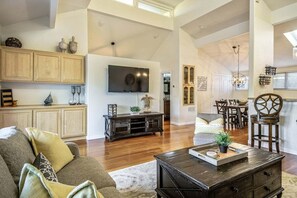 Smart TV - Encinitas Paradise ~ Seabluffe Gated Community w/ Beach Access (Encinitas)