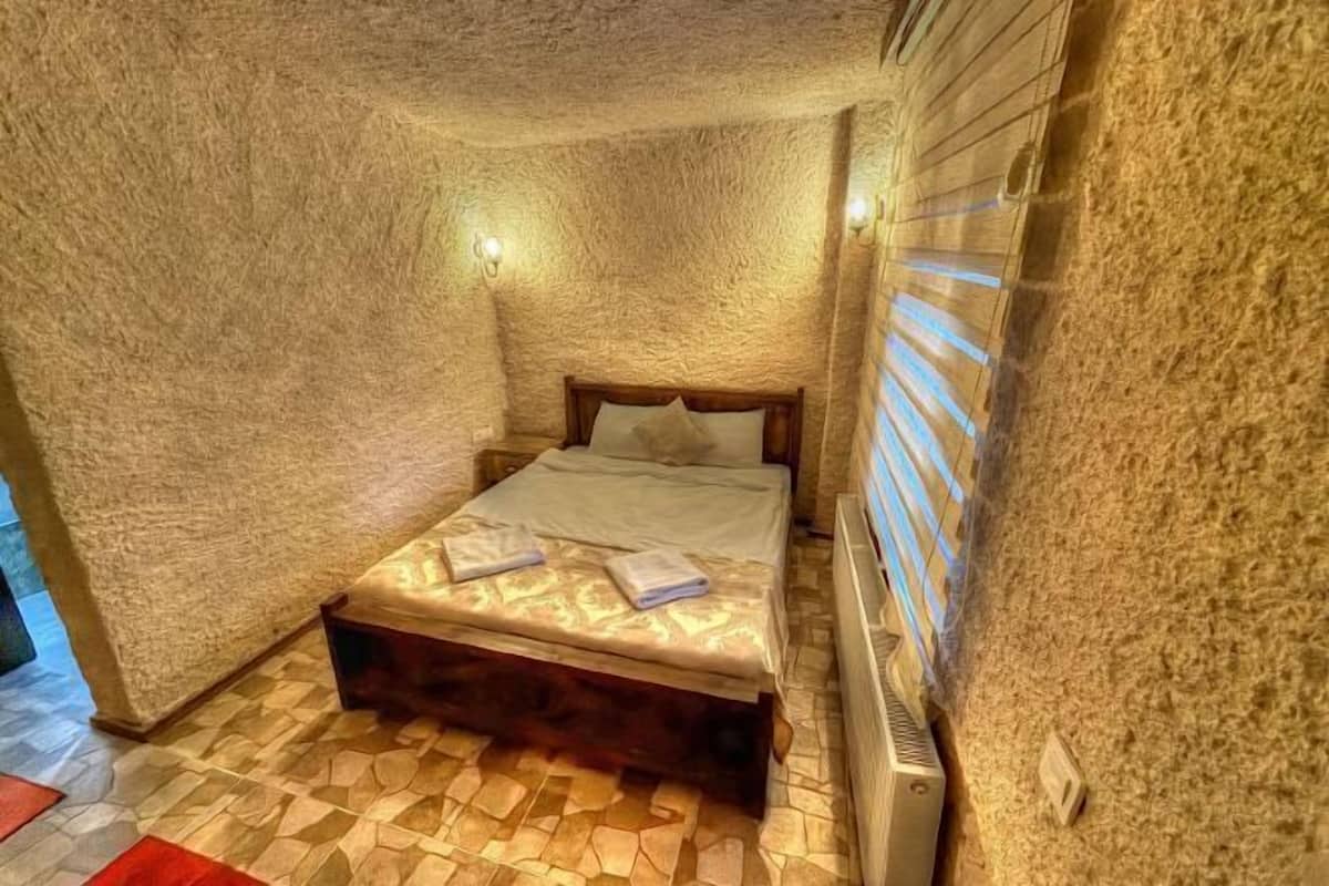 Peralatan tempat tidur premium, bar mini, ruang kerja komputer riba