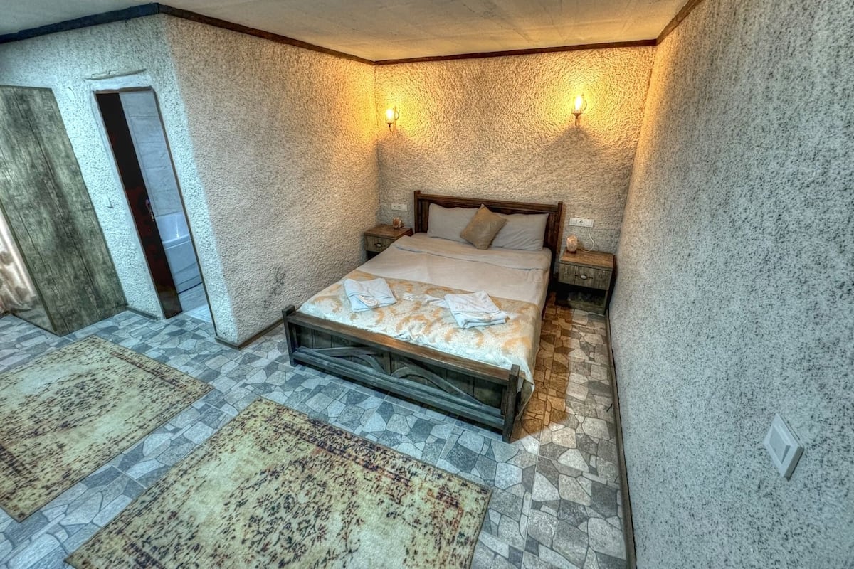 Luxury Double Room, Balcony, Garden View | Premium bedding, minibar, laptop workspace, free WiFi