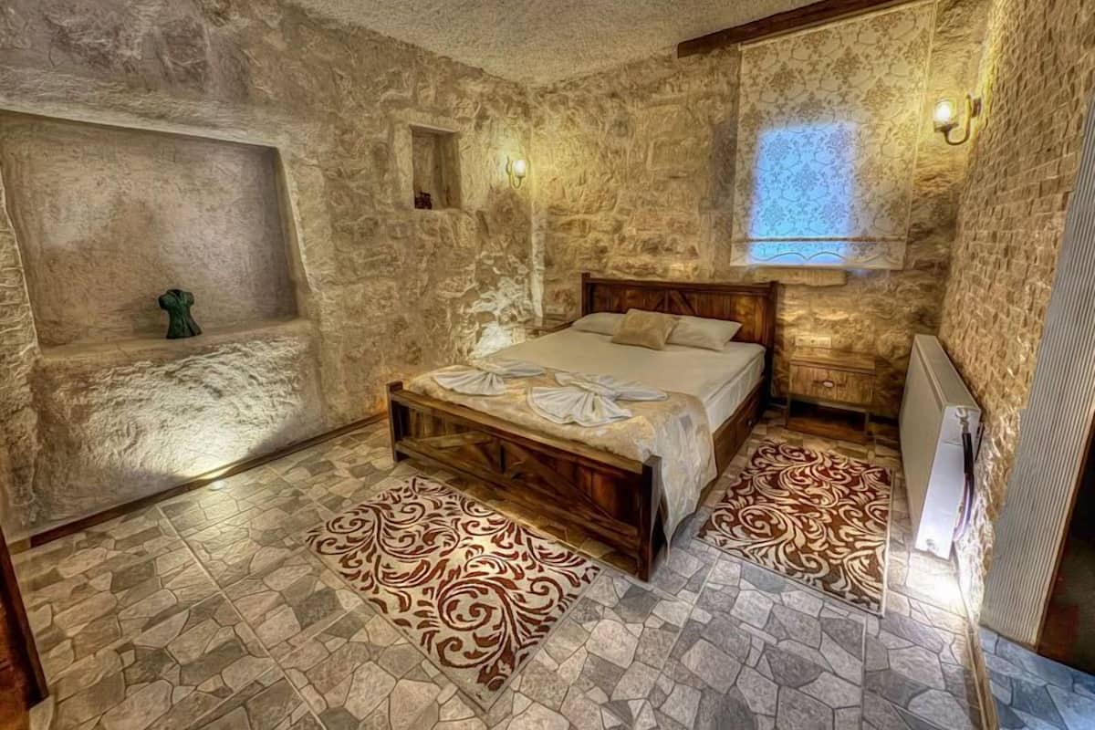 Economy Double Room | Premium bedding, minibar, laptop workspace, free WiFi