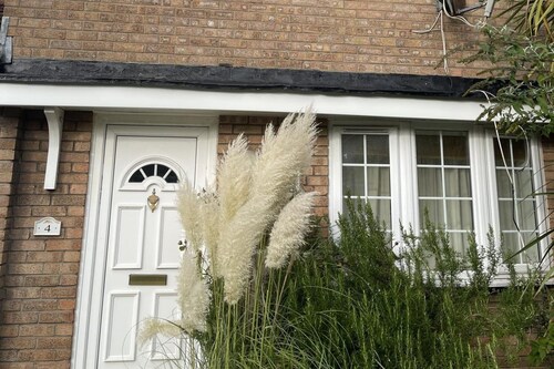 3-bed House Sleeps 4 With Free Parking