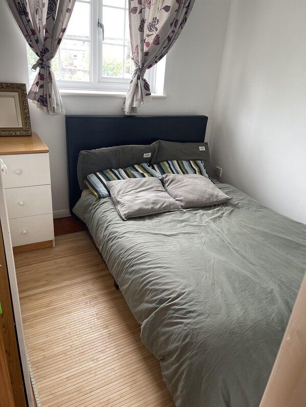 House | 3 bedrooms, iron/ironing board, free WiFi, bed sheets