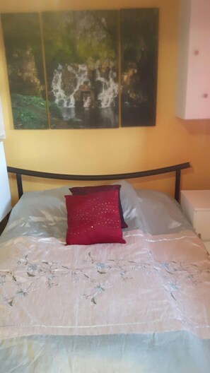 House | 3 bedrooms, iron/ironing board, free WiFi, bed sheets