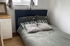 3 habitaciones, tabla de planchar con plancha y wifi gratis 