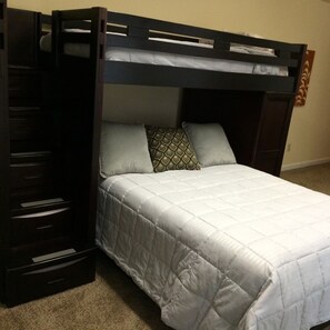 5 bedrooms, in-room safe, desk, iron/ironing board