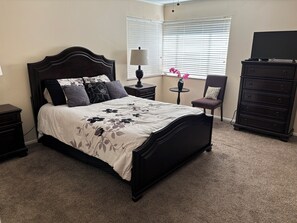 4 bedrooms, in-room safe, desk, iron/ironing board