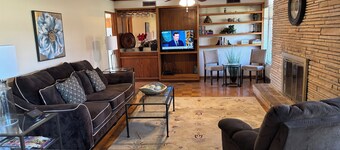 Park Manor on two wooded acres close to golf, OKC Zoo, Remington Park, OKANA