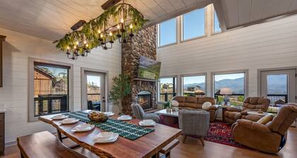 Gatlinburg Pool Cabin w/Theater, 2 Game Rooms, Fire Table & Fab Views!