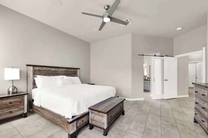 3 室のベッドルーム、アイロン / アイロン台、WiFi (無料)、ベッドシーツ