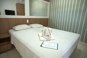 Hochwertige Bettwaren, Schreibtisch, schallisolierte Zimmer