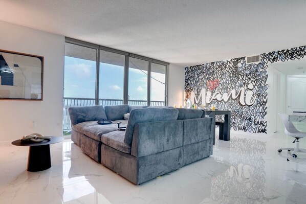 Smart TV, video games