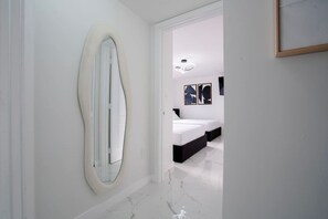 3 Schlafzimmer, Schreibtisch, Bügeleisen/Bügelbrett, Reisekinderbett