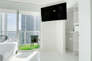 3 bedrooms, desk, iron/ironing board, travel crib