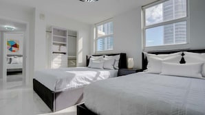 A modern bedroom with two beds, a walk-in closet, and large windows. - The Noir Suite 3BR 2BTH Glam Room PS5 Pool Gym (Miami)